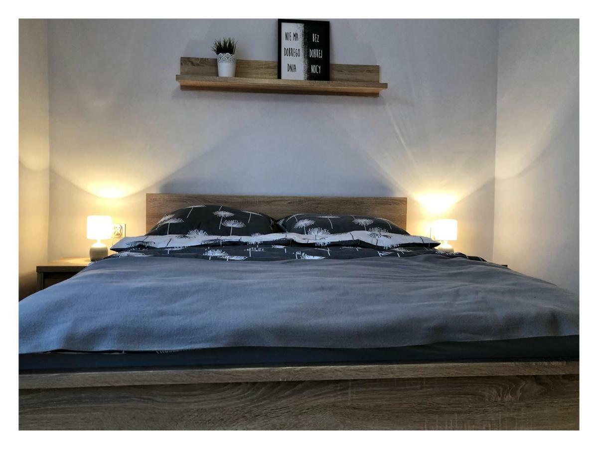 Apartament Przy Ratuszu เชชูฟ ภายนอก รูปภาพ