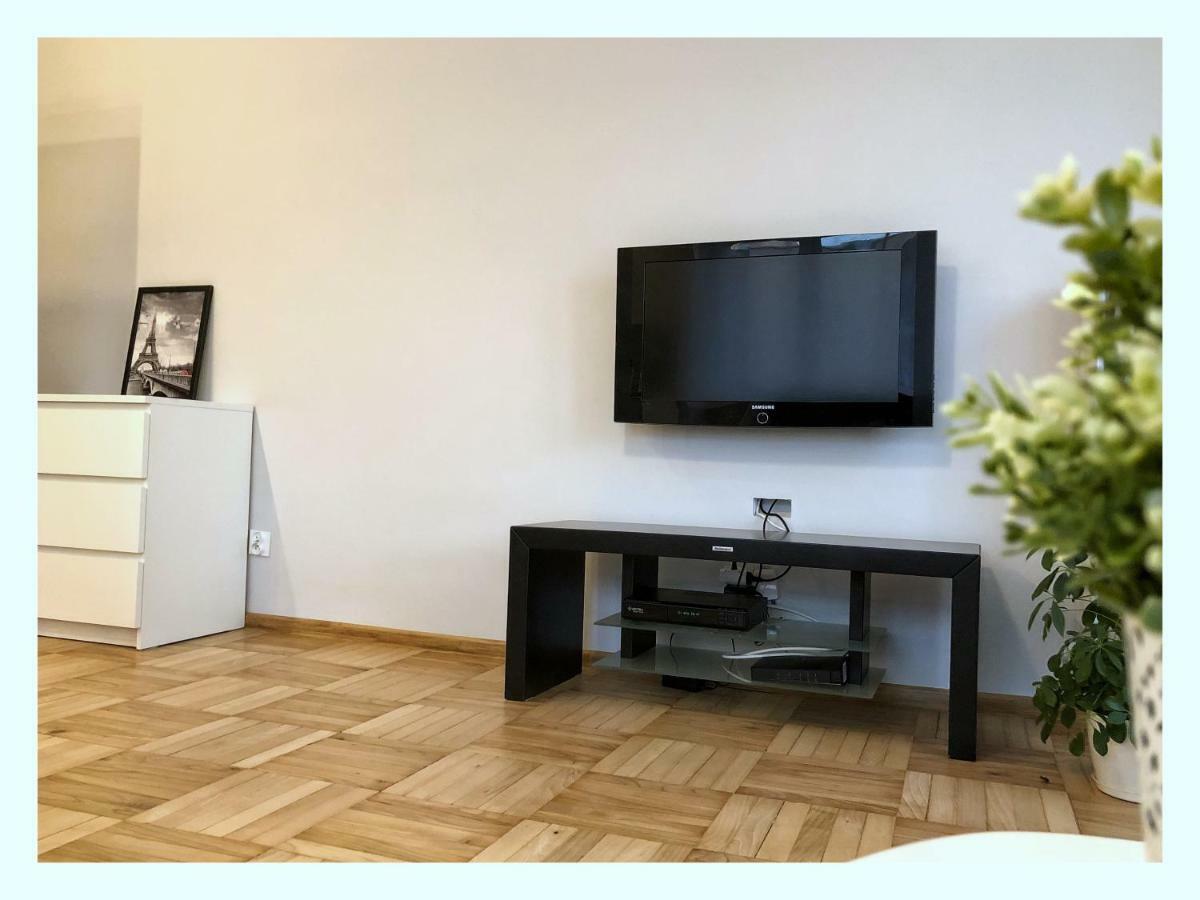 Apartament Przy Ratuszu เชชูฟ ภายนอก รูปภาพ