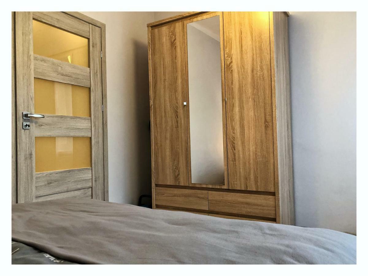 Apartament Przy Ratuszu เชชูฟ ภายนอก รูปภาพ