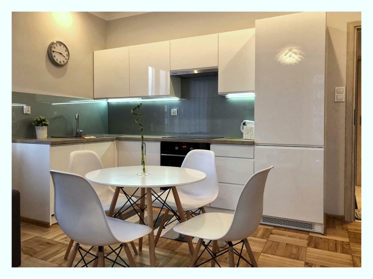 Apartament Przy Ratuszu เชชูฟ ภายนอก รูปภาพ