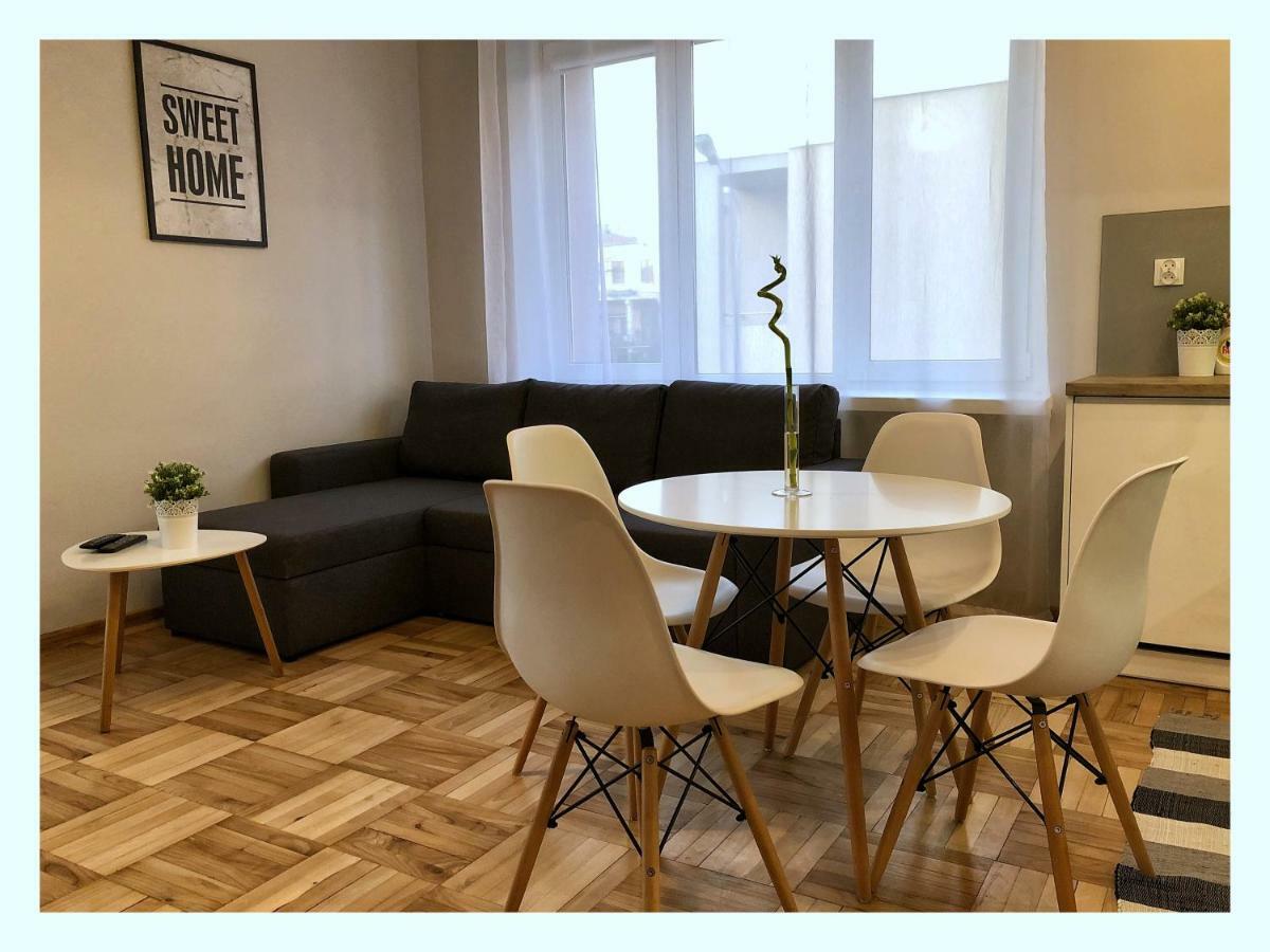 Apartament Przy Ratuszu เชชูฟ ภายนอก รูปภาพ