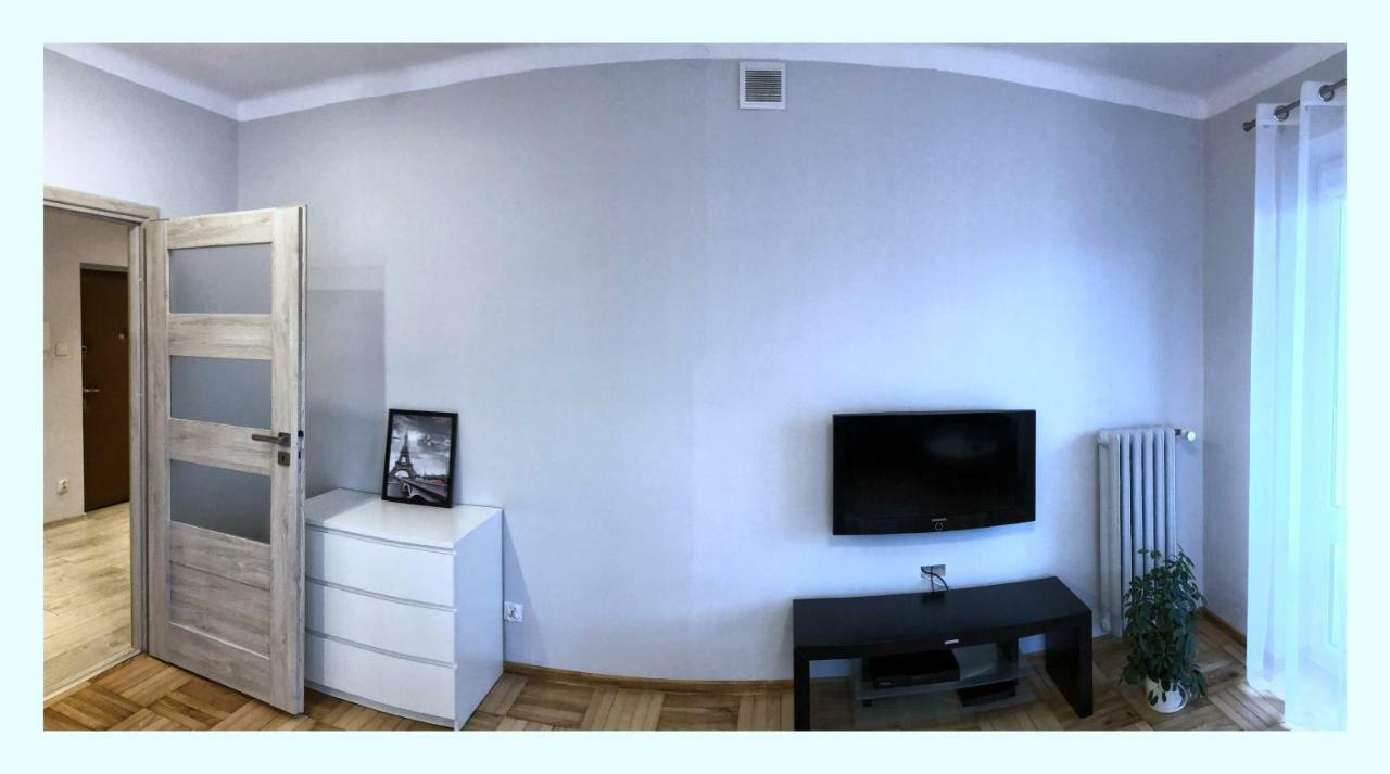 Apartament Przy Ratuszu เชชูฟ ภายนอก รูปภาพ